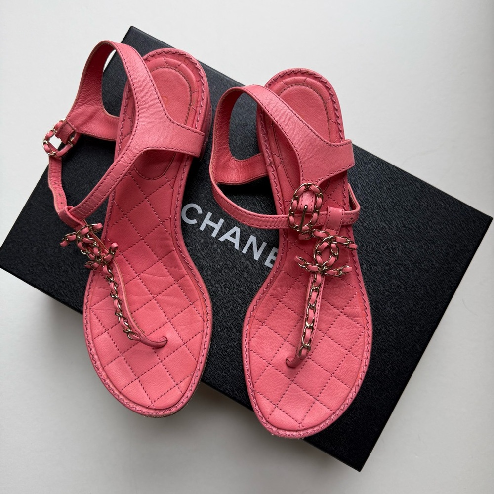 CHANEL Quilted Pink 
Interlocking CC Logo T-Strap Sandals
Goatskin Size 38